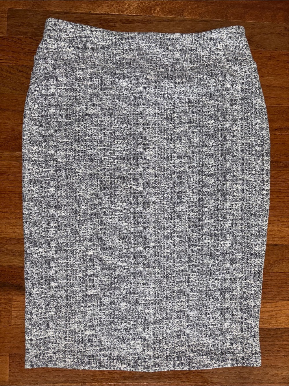 SOHO Apparel Limited Gray & White Pencil Skirt Women’s Size Medium